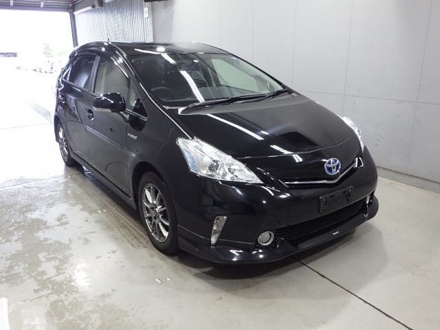 30038 Toyota Prius alpha ZVW41W 2013 г. (Honda Hokkaido)